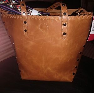 Circus Lela pocket book